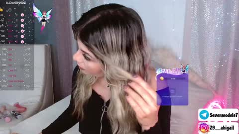 ice_y_abigail online show from December 6, 2024, 12:38 pm