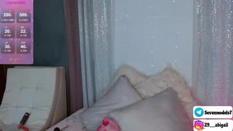ice_y_abigail online show from December 13, 2024, 1:22 pm