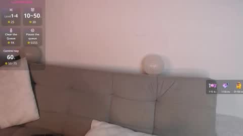 ice_y_abigail online show from September 23, 2025, 11:57 am