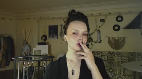 Nina online show from April 19, 2026, 9:39 pm