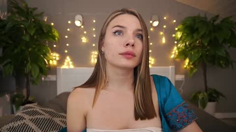 Snapshot of icedanielles chatting on December 31, 2024, 10:45 pm Danielle online show from December 31, 2024, 10:45 pm