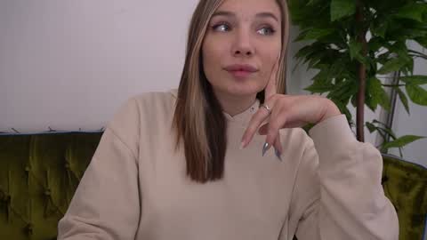 Snapshot of icedanielles chatting on January 9, 2025, 6:36 pm Danielle online show from January 9, 2025, 6:36 pm