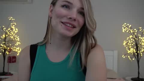 Snapshot of icedanielles chatting on February 9, 2025, 3:12 pm Danielle online show from February 9, 2025, 3:12 pm