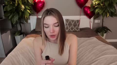 Snapshot of icedanielles chatting on February 24, 2025, 6:26 pm Danielle online show from February 24, 2025, 6:26 pm