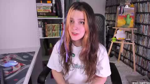 Julia online show from June 17, 2026, 7:59 pm