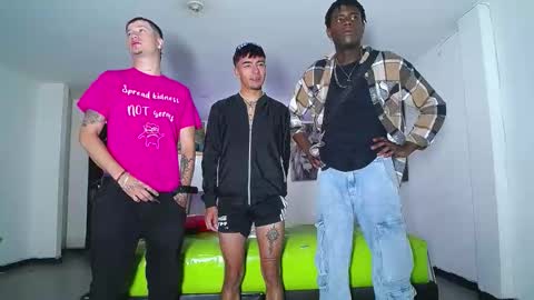 Snapshot of icevermilk chatting on September 25, 2025, 1:15 pm THOMAS AND DAMIAND online show from September 25, 2025, 1:15 pm