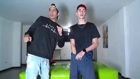 Snapshot of icevermilk chatting on October 16, 2025, 1:12 pm THOMAS AND DAMIAND online show from October 16, 2025, 1:12 pm