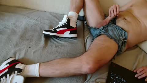 Snapshot of ich_hh chatting on January 6, 2025, 2:03 pm SnowTiger online show from January 6, 2025, 2:03 pm