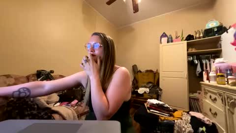 Snapshot of ickybratt chatting on April 2, 2026, 12:47 pm ickybratt online show from April 2, 2026, 12:47 pm