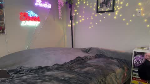 doubletrouble online show from February 9, 2025, 12:19 pm