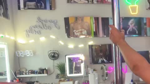 doubletrouble online show from October 21, 2025, 9:43 am