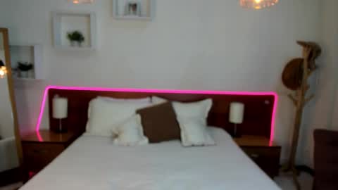 Snapshot of icysweetcam chatting on September 16, 2025, 10:16 am Icy online show from September 16, 2025, 10:16 am