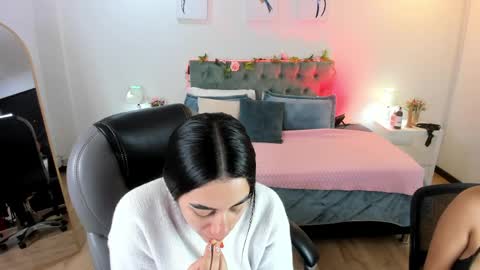 Snapshot of icysweetcam chatting on June 3, 2026, 11:57 am Icy online show from June 3, 2026, 11:57 am