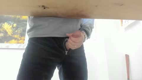 idfunguy2023 online show from December 4, 2025, 2:21 am