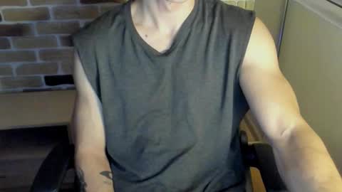 Snapshot of idkiww chatting on October 10, 2025, 8:08 pm yo online show from October 10, 2025, 8:08 pm