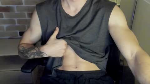 Snapshot of idkiww chatting on October 25, 2025, 8:14 pm yo online show from October 25, 2025, 8:14 pm