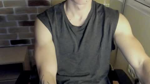 Snapshot of idkiww chatting on November 7, 2025, 7:25 pm yo online show from November 7, 2025, 7:25 pm