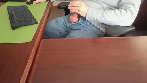 Hung office Stud online show from December 9, 2024, 8:01 pm