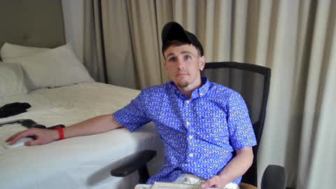 Amiri Roue online show from December 14, 2024, 2:23 am