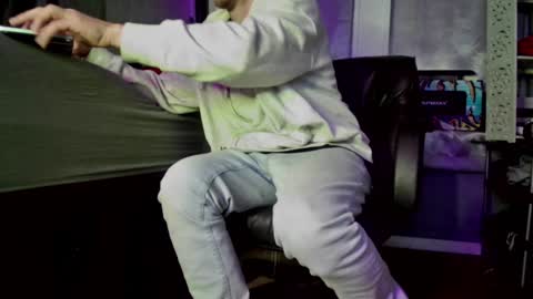 Amiri Roue online show from January 13, 2025, 8:47 am