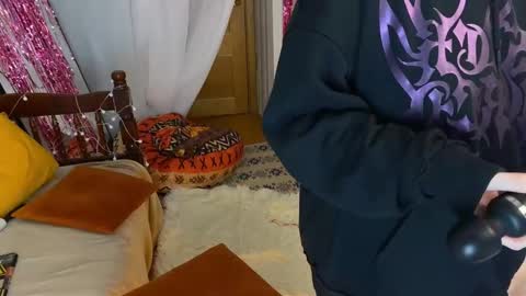 Emmy  help me reach 100 thumbs up online show from February 8, 2026, 6:55 pm