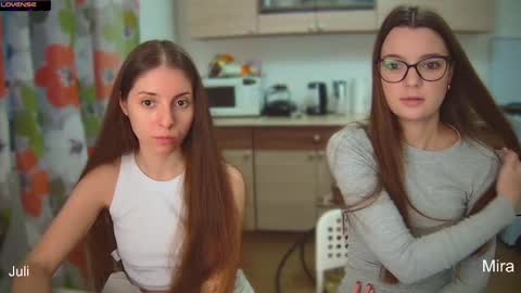 Julia and Mira online show from December 3, 2024, 12:59 pm