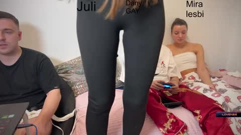 Julia and Mira online show from January 9, 2025, 4:39 pm