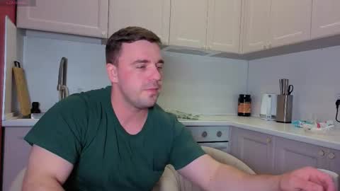 Snapshot of ihavepaws33 chatting on September 16, 2025, 8:10 pm Julia and Mira online show from September 16, 2025, 8:10 pm