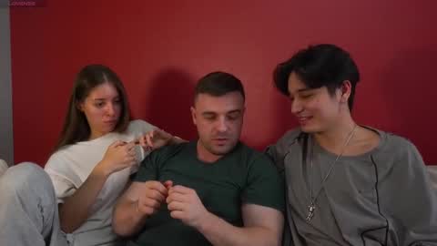 Snapshot of ihavepaws33 chatting on September 24, 2025, 1:47 pm Julia and Mira online show from September 24, 2025, 1:47 pm