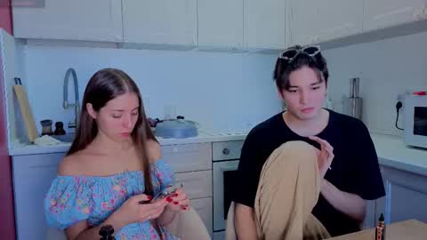 Snapshot of ihavepaws33 chatting on October 3, 2025, 8:00 am Julia and Mira online show from October 3, 2025, 8:00 am