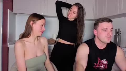 Snapshot of ihavepaws33 chatting on October 13, 2025, 12:16 pm Julia and Mira online show from October 13, 2025, 12:16 pm