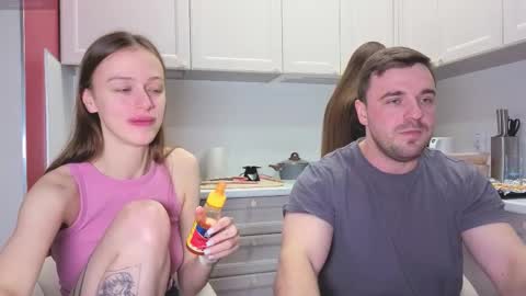 Snapshot of ihavepaws33 chatting on October 22, 2025, 9:53 am Julia and Mira online show from October 22, 2025, 9:53 am