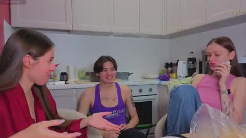 Julia and Mira online show from November 28, 2025, 8:50 am