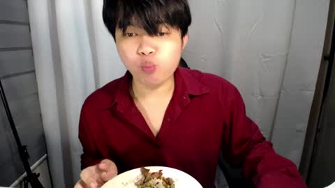 jun online show from January 24, 2025, 1:14 pm