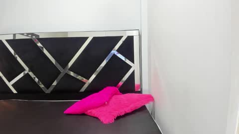 Isabella online show from September 17, 2025, 12:51 pm