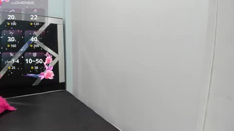 Isabella online show from October 10, 2025, 1:32 pm