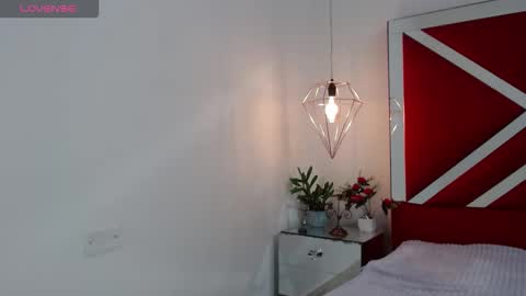 Isabella online show from November 7, 2025, 7:58 pm