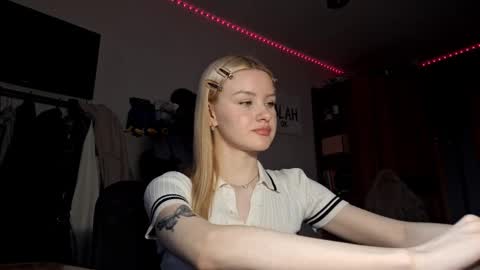 ShyLuna online show from February 19, 2026, 5:25 am