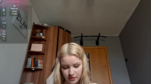 ShyLuna online show from May 8, 2026, 7:25 am