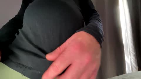 iliketits2026 online show from February 7, 2026, 4:05 am