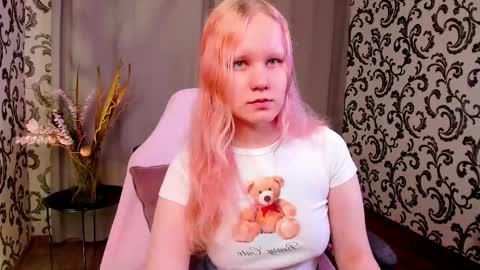 Snapshot of illando chatting on September 23, 2025, 3:53 am Annie online show from September 23, 2025, 3:53 am