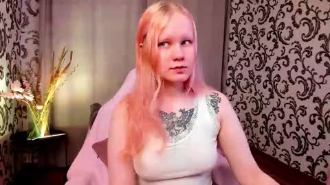 Snapshot of illando chatting on September 24, 2025, 3:10 am Annie online show from September 24, 2025, 3:10 am