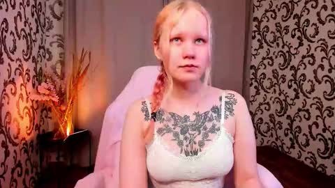 Snapshot of illando chatting on September 26, 2025, 3:43 am Annie online show from September 26, 2025, 3:43 am