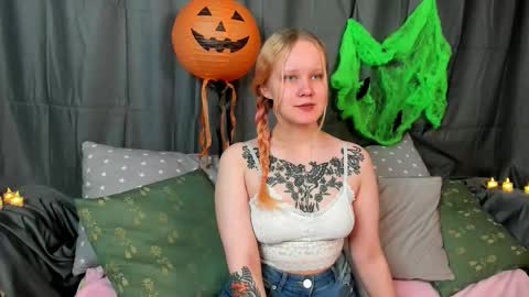 Snapshot of illando chatting on October 28, 2025, 3:10 am Annie online show from October 28, 2025, 3:10 am