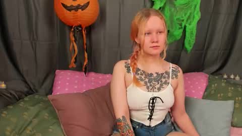 Snapshot of illando chatting on October 31, 2025, 6:47 am Annie online show from October 31, 2025, 6:47 am