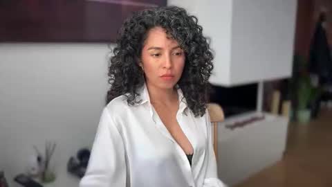 Kloe online show from November 25, 2025, 8:09 pm