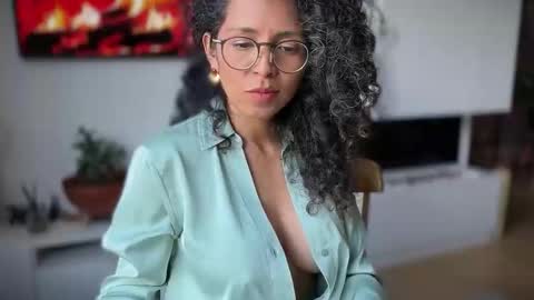 Kloe online show from March 20, 2026, 6:13 pm