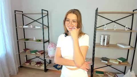 Ilona online show from July 3, 2026, 6:53 am