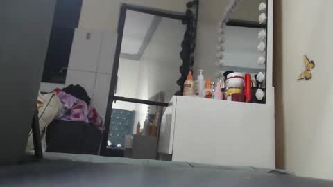 Sandrah online show from February 3, 2026, 6:46 pm