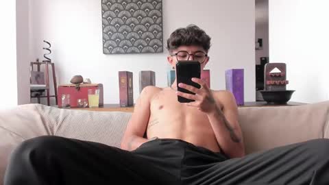 Snapshot of im__thomas chatting on May 16, 2026, 6:28 pm IM THOMAS online show from May 16, 2026, 6:28 pm
